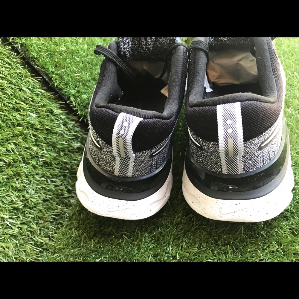 - Nike react infinity flyknit size women 11.5 black and white .Unisex men’s 9.5 - Picture 11 of 15